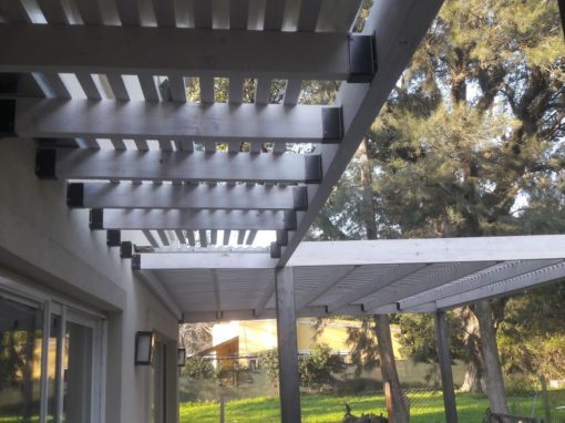 Pérgola en jardín