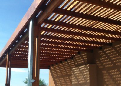 pergola de madera en galería