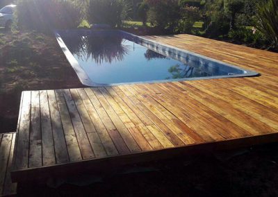 piso deck exterior en pileta