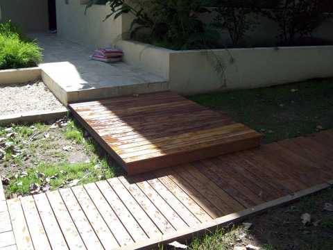 Entrada en deck madera exterior