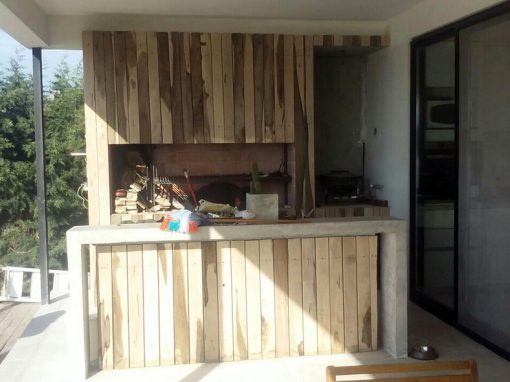 Revestimiento deck exterior en parrilla y barra