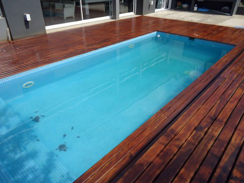 Deck en solado piscina