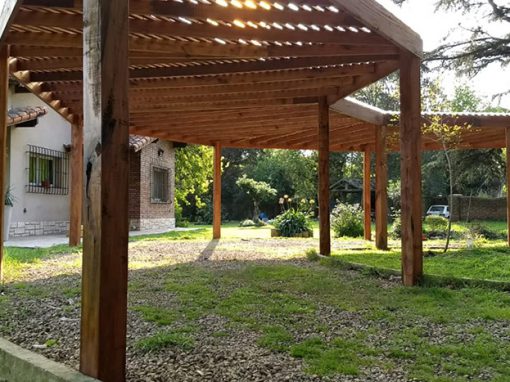 Construcción de pérgola triangular