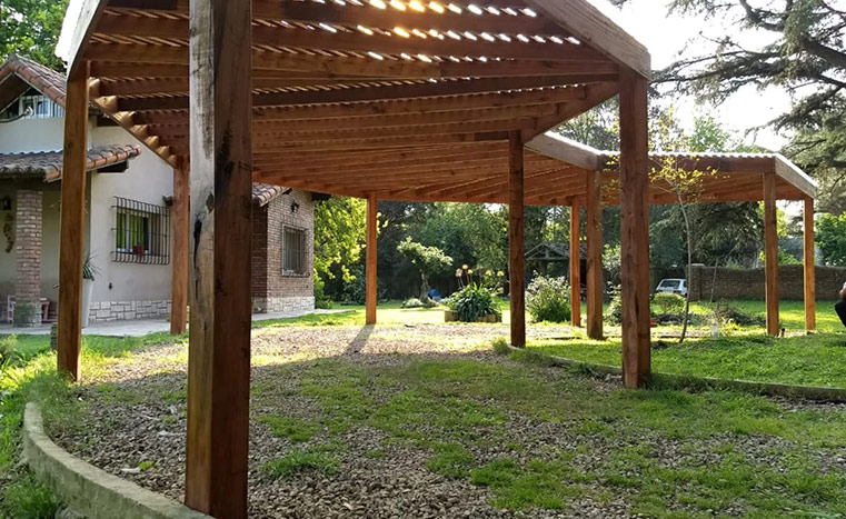 Construcción de pérgola triangular